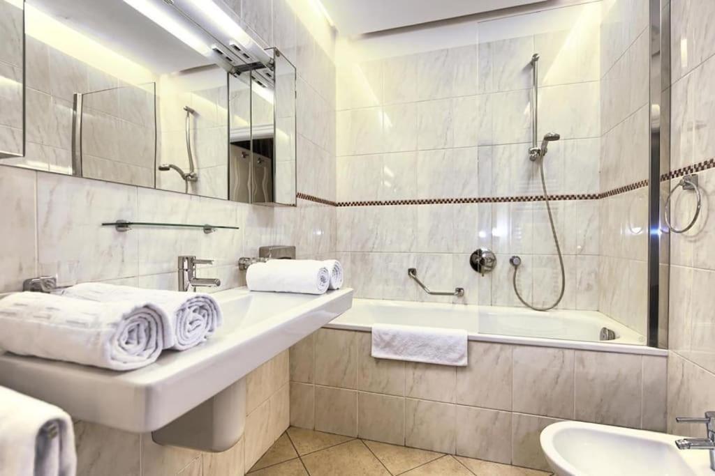 Apartment Heritage Haven Charming 3br Center Prague