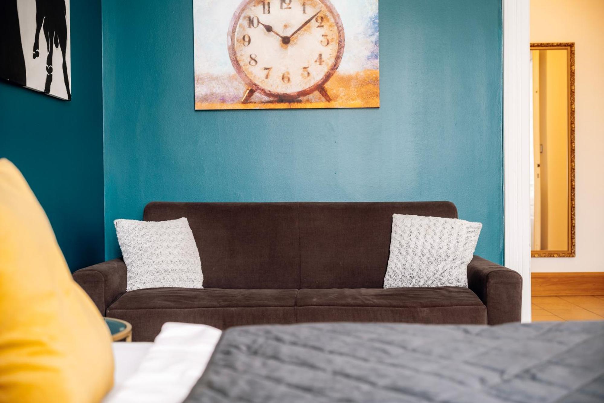 Heritage Haven Charming 3br Center Apartment