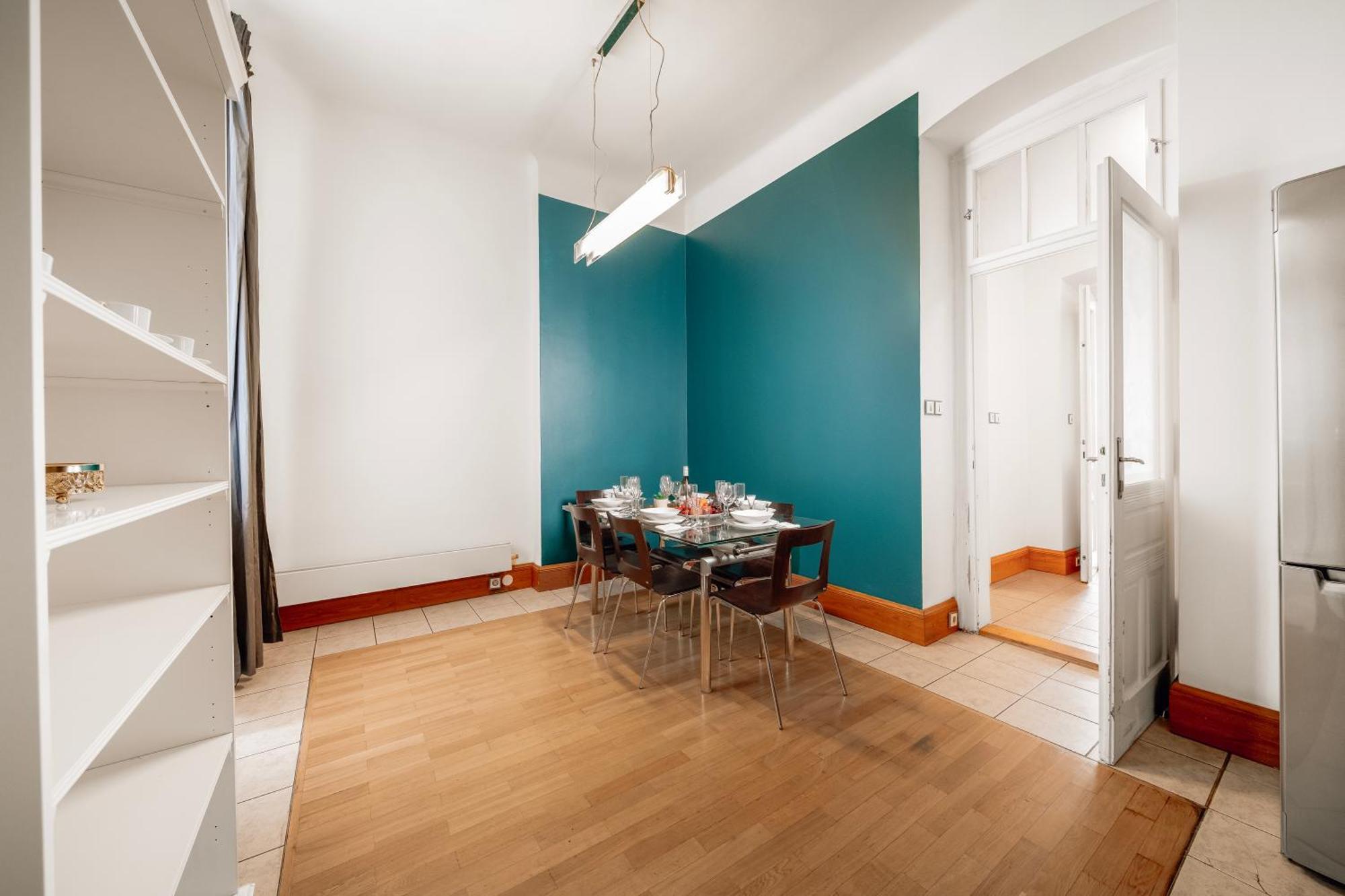 Apartment Heritage Haven Charming 3br Center