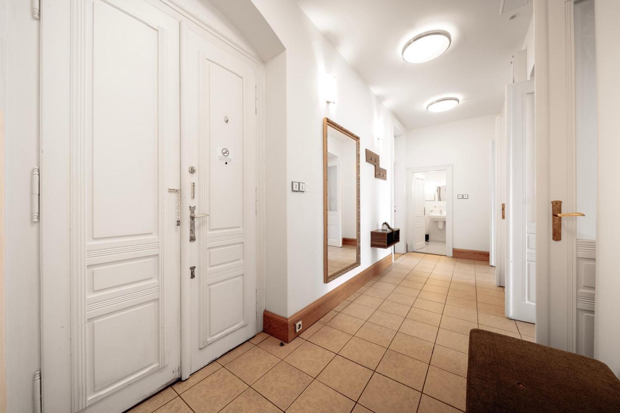 Apartment Heritage Haven Charming 3br Center