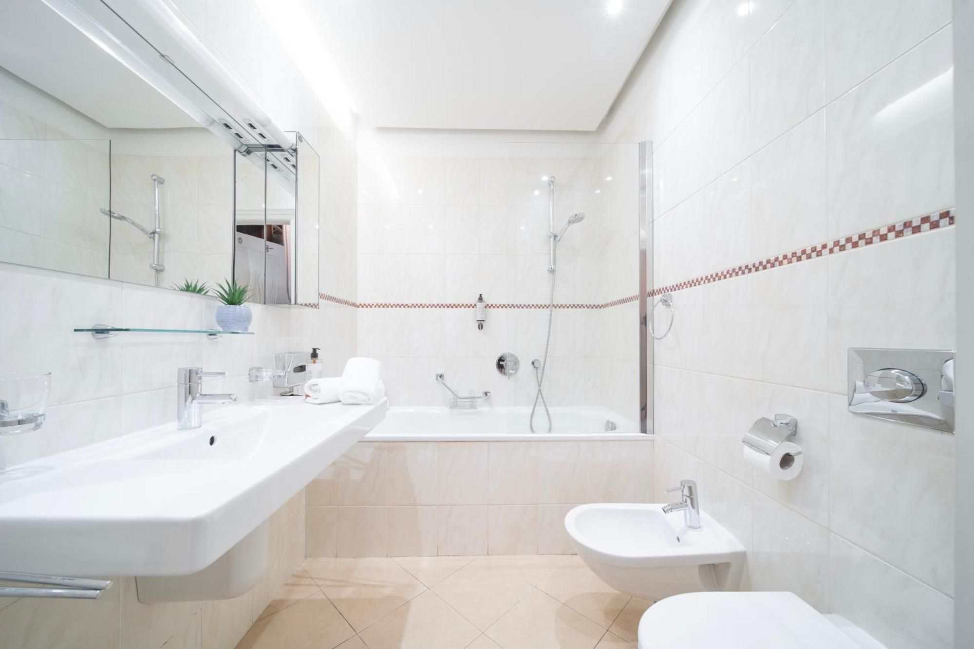 Apartment Heritage Haven Charming 3br Center *